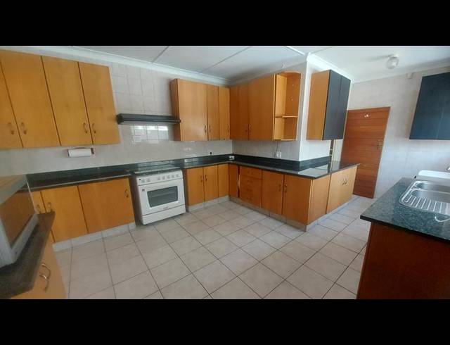 4 BEDROOM HOUSE FOR SALE IN FARRAR PARK